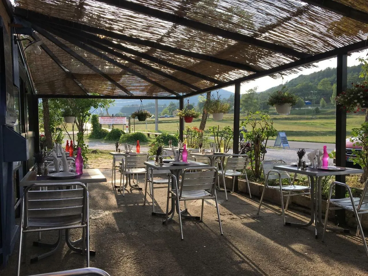 Hotel Restaurant Auberge Des Cretes Du Verdon contacts